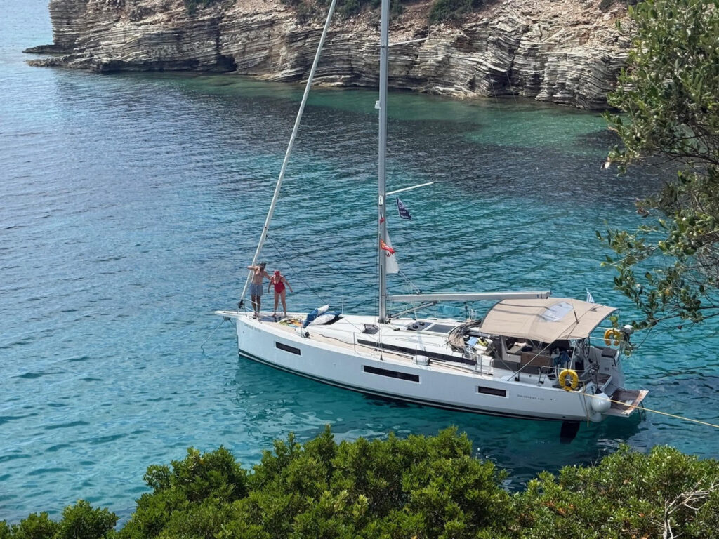 Cafe Bleu Jeanneau 440 Ionian